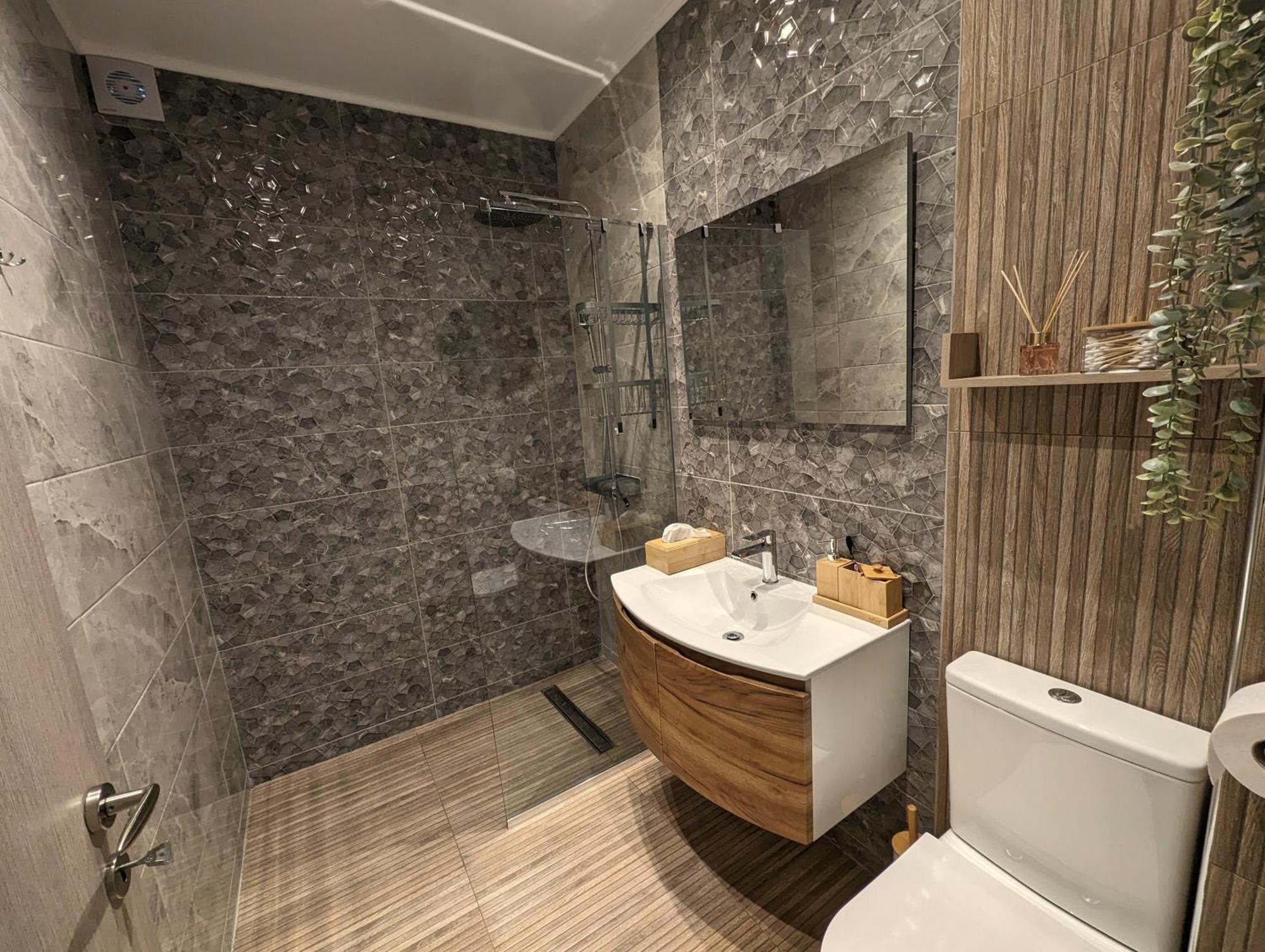 Apartament Modern Mint Sunny House Near The Airport Spáta Zewnętrze zdjęcie
